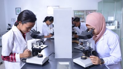 Sarjana Menganggur Tembus 1 Juta, Mengapa Kuliah di Bidang Kesehatan Bisa Jadi Pilihan Strategis?