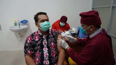 Sukseskan Program Pemerintah, Tenaga Kesehatan dan Karyawan RSGM IIK BW Jalani Vaksinasi Covid-19