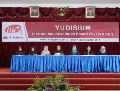 Mahasiswa IIK Bhakti Wiyata Khidmat Jalani Prosesi Yudisium Tahap II