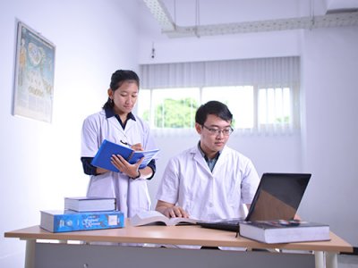 Penanganan Krisis Kehumasan Rumah Sakit di Masa Pandemi COVID-19 oleh Tenaga Administrasi Rumah Sakit