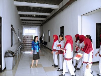 Kunjungan SMK Indonesia Putera Blitar di IIK