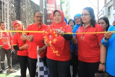 Keseruan dan Kemeriahan Jalan Sehat IIK & SMKKBW 2016