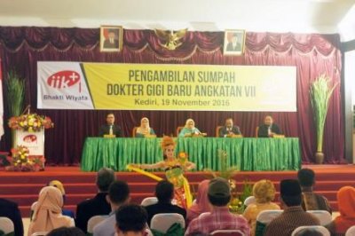 Pengukuhan Dokter Gigi Baru IIK Bhakti Wiyata Angkatan ke-VII