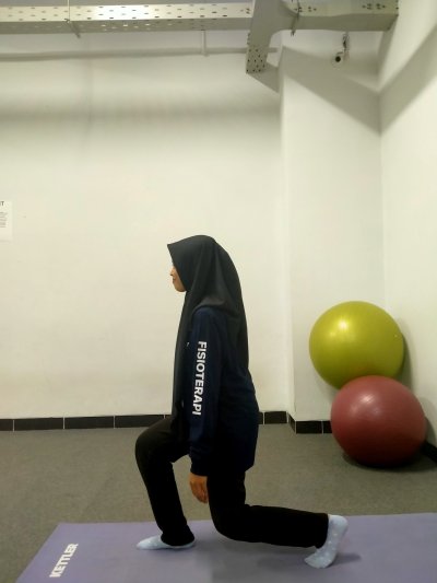 Tahap 4: Stationery lunge