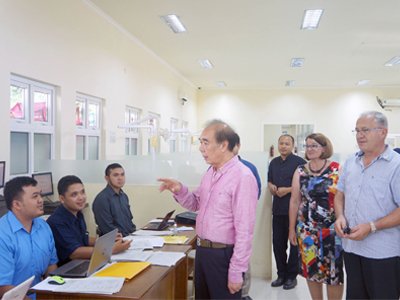 Kunjungan Lions Club of Cecil Plains Australia ke IIK