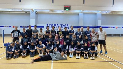 Kegiatan Latihan UKM Badminton 