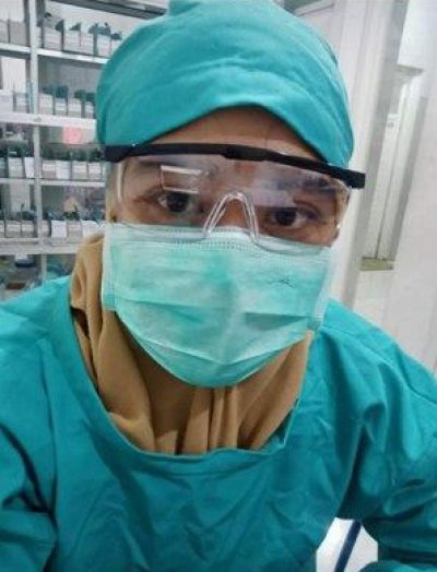 Sukses berkarir: Dina Margarida Kusumawati Alumni D3 Farmasi Angkatan 2013 kini bekerja di RSUD Kab. Jombang