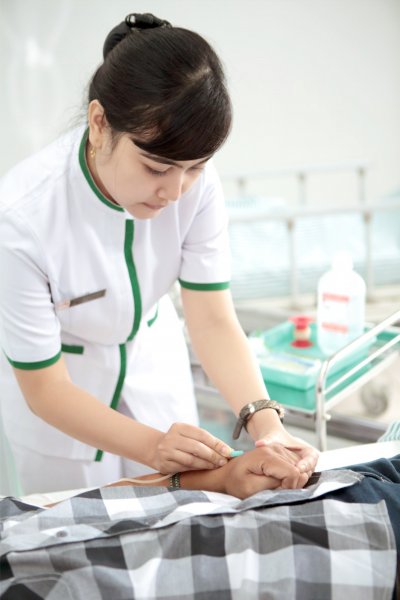 Untuk memaksimalkan pembelajaran, mahasiswa S1 Keperawatan praktik langsung dengan pasien di Women & Children Mini Hospital