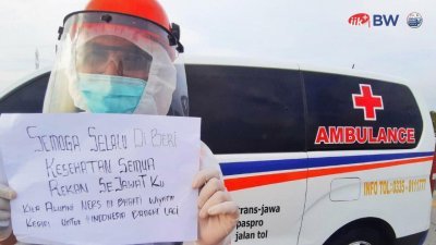 Wildan salah satu alumni S1 Keperawatan IIK BW saat bertugas di pintu Tol Trans Jawa Pasuruan Jawa Timur