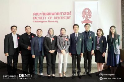 Delegasi IIK Bhakti Wiyata dan Faculty of Dentistry, Chulalongkorn University, Thailand, berfoto bersama usai pertemuan penjajakan kerja sama pendidikan dan riset kedokteran gigi.