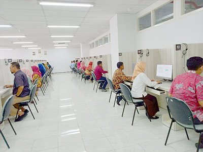 Suasana saat pelaksanaan tes di CBT Room Gedung Adipadma Lantai 5