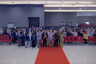 Seminar menghadirkan para alumni inspiratif IIK Bhakta Kediri yang telah berkarier di berbagai bidang profesional.