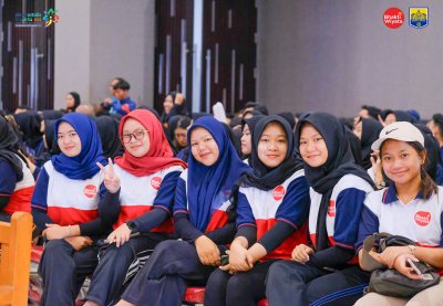 Mahasiswa Ikut Suka cita dalam Dies Natalis IIK Bhakta