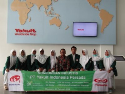 Fakultas Sains Teknologi dan Analisis IIK BW Gelar Kunjungan Industri ke PT.Yakult Indonesia