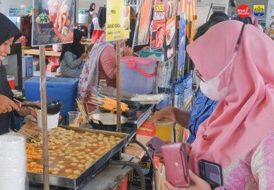 Antusiasme dalam Bazar IIK Bhakta