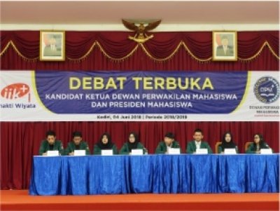 Pelaksanaan Debat Terbuka Calon Dewan Perwakilan Mahasiswa dan Presiden Mahasiwa IIK BW.