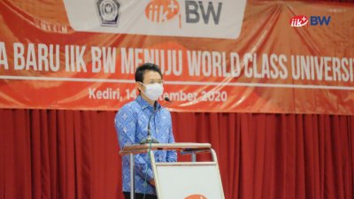 dr.Â David Raditya Soehartono, B.Com., M.M., M.B.A. mengajak seluruh elemen yang ada di Yayasan Bhakti Wiyata untuk terus maju dan komitmen membawa IIK BW menjadi kampus unggul.