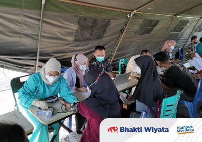 Bantu Program Vaksinasi, Mahasiswa IIK Bhakta Turun Jadi Relawan Vaksinator Covid-19