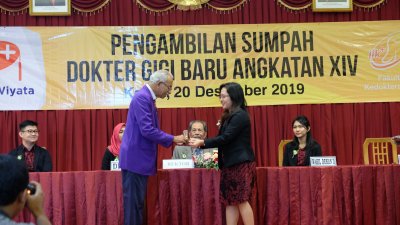Ketua PDGI Pengwil Jawa Timur Bapak drg. Jahya., M.Kes. menyempatkan hadir di Sumpah Dokter Gigi IIK BW.