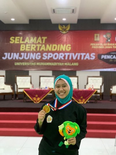 Membanggakan: Mahasiswa IIK Bhakta Raih Medali Perunggu Cabor Pencak Silat di Pomprov Jatim