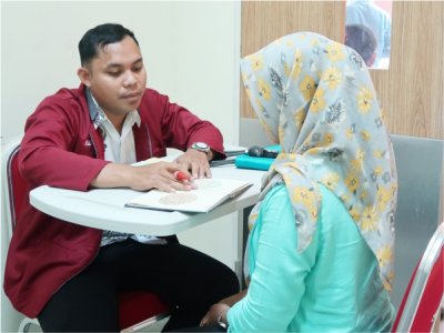 Calon Mahasiswa Baru IIK Bhakti Wiyata Ikuti Tes Kesehatan Jalur Reguler 3 Gelombang 1
