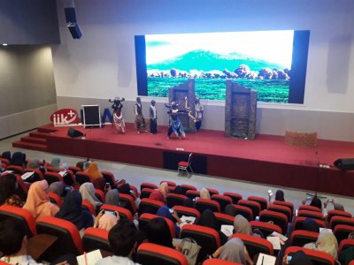 Prodi S1 Kesmas Ujian Akhir Semester Melalui Teater