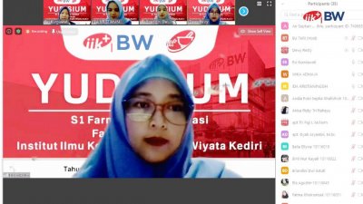 Dekan Fakultas Farmasi IIK BW turut hadir dalam prosesi yudisium kali ini.