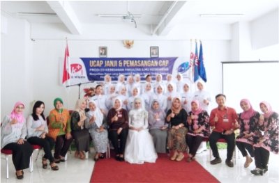 Cetak Bidan Profesional D3 Kebidanan IIK Bhakti Wiyata Gelar Acara Capping Day