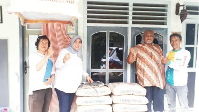 Peduli Lingkungan: IIK BW bersama IIK Peduli Berikan Bantuan Semen