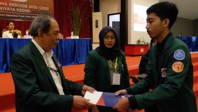 Pelantikan Pengurus Organisasi Mahasiswa IIK Bhakti Wiyata Periode 2019-2020