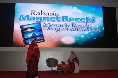 Seminar Magnet Rezeki Semarakkan Bulan Suci Ramadan di IIK Bhakti Wiyata Kediri.