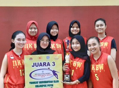 Tim Basket Putri IIK BW Raih Juara di Kejuaraan Bola Basket Piala Wali Kota Kediri 2019