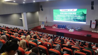 Ruang Auditorium IIK BW dipenuhi mahasiswa yang hari ini mengikuti Kuliah Pakar.
