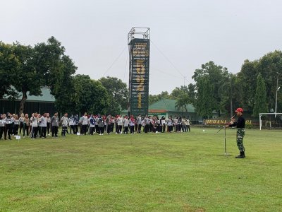 Letda Inf Atok Eko Darsono saat memimpin LDK IIK BW.