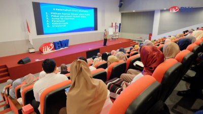 Ruang Auditorium Adipadma dipenuhi peserta baik dari dosen, staff, guru SMKKBW hingga karyawan di lingkungan Bhakti Wiyata.