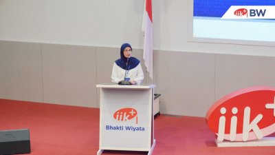 Dekan FIK IIK BW Ika Rahmawati S.Kep.,M.Kep., Ns. berkesempatan membuka kuliah pakar. 