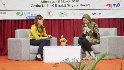 dr. Aimee Nugroho, SpKj seorang psikiater, blogger sekaligus pendiri Group Therapy menjelaskan pentingnya mengelola kesehatan mental agar remaja tidak depresi.