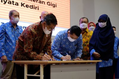 Penandatanganan kesepakatan antara KKI dengan direktur RSGM IIK Bhakta drg.Sahat Manampin., MMRS