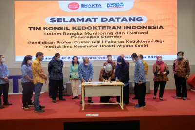 Tim Monev Konsil Kedokteran Indonesia Lakukan Kunjungan ke FKG IIK Bhakta