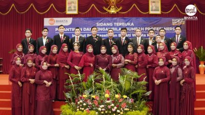 Pengambilan Sumpah Profesi Ners: Fakultas Kesehatan IIK Bhakta IIK Siap Lahirkan Ners yang Siap Berkarya di Masa Depan.