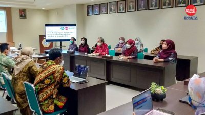 IIK Bhakta melakukan kunjungan ke Fakultas Farmasi, Fakultas Kesehatan Masyarakat dan Fakultas Psikologi Unair.