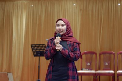 Sekretaris prodi D3 RMIK Indah Susilowati, SH, MH berpesan kepada para lulusan untuk selalu menjaga nama baik almamater di manapun berada.