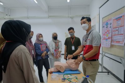 Nursing Student IIK Bhakta Participates in Basic Trauma and Cardiac Life Support (BTCLS) Training with the Blended Learning Method