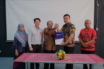 Jalin MoU dengan IIK Bhakta Putra-Putri Terbaik Kabupaten Kaimana dapat Berkuliah di IIK Bhakta dengan Beasiswa