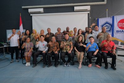 Kerja sama dengan IIK Bhakta ini sebagai bagian dari upaya Pemkab Kaimana meningkatkan Sumber Daya Manusia (SDM) khususnya di bidang kesehatan