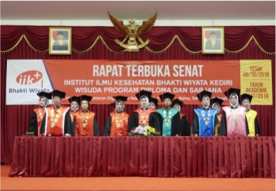 Wisuda IIK Bhakti Wiyata Tahun Ajaran 2017/2018